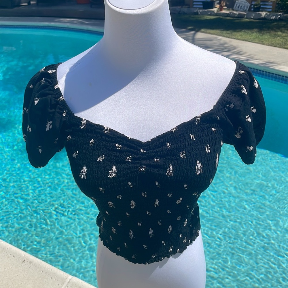 Smocked Hollister Black and White Peasant short sleeved crop top | Size S